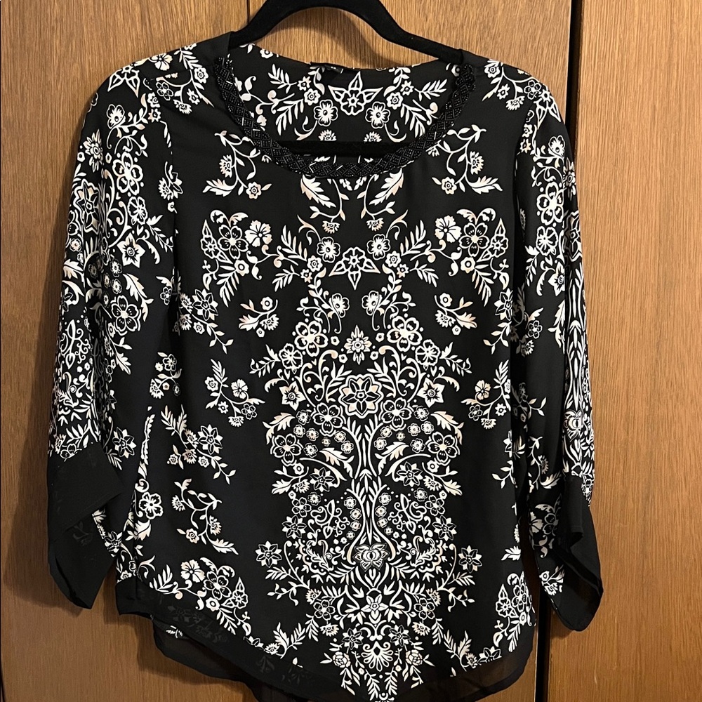Roz & Ali Black and White Patterned Blouse
